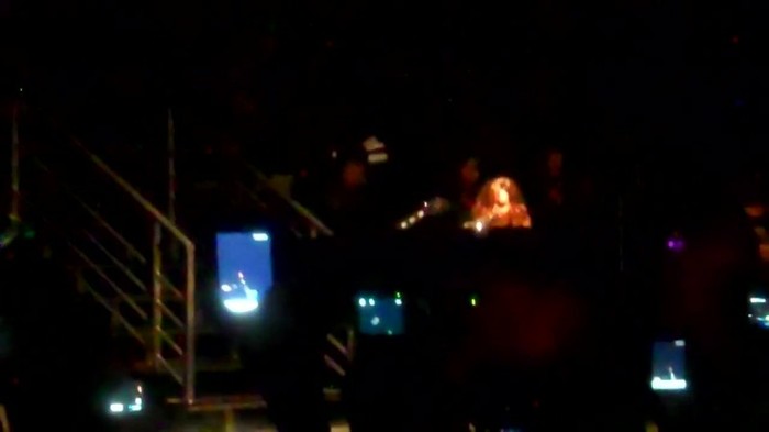 Demi Lovato - Skyscraper (Live in New York - fan video) 1365
