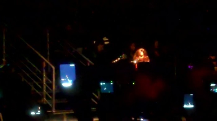 Demi Lovato - Skyscraper (Live in New York - fan video) 1366