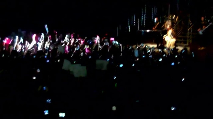 Demi Lovato - Skyscraper (Live in New York - fan video) 494