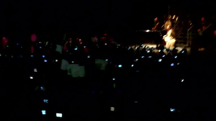 Demi Lovato - Skyscraper (Live in New York - fan video) 495