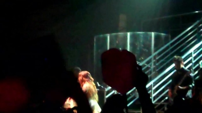 Demi Lovato - Skyscraper (Live in New York - fan video) 1869