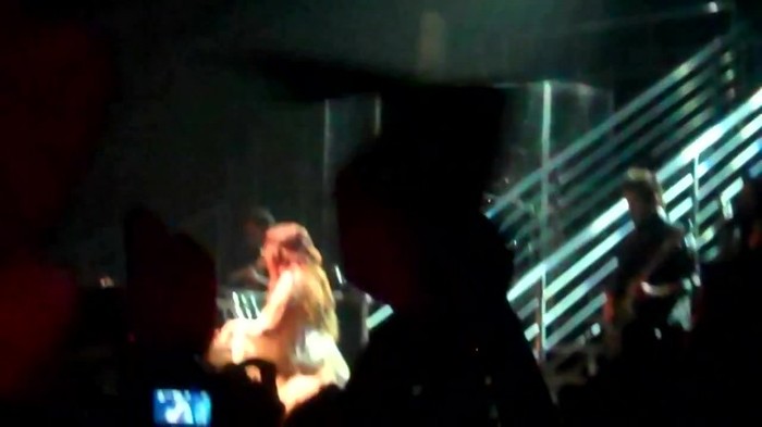 Demi Lovato - Skyscraper (Live in New York - fan video) 1871