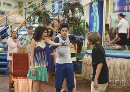 normal_005 - The Suite Life on Deck Season 1 Episode 19 Double-Crossed - Stills