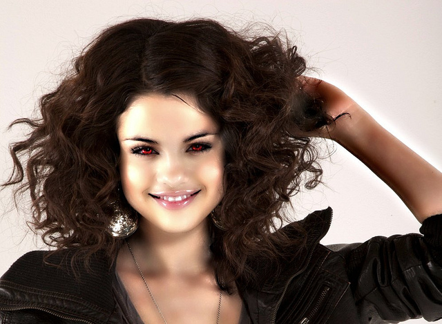 5121774787_58fe2fe68e_z - selena gomez vampir