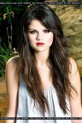 a0d53a246242b44abc8bb7a4bfc8a584_jpg_656x600_q85 - selena gomez vampir