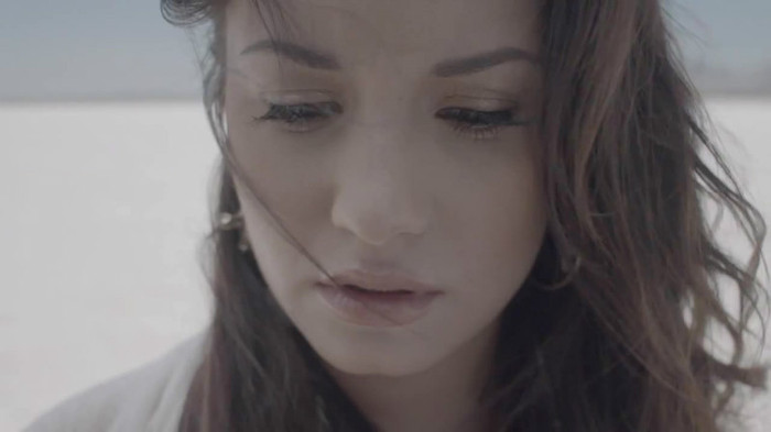 Demi Lovato - Skyscraper (Official lyric video) 187