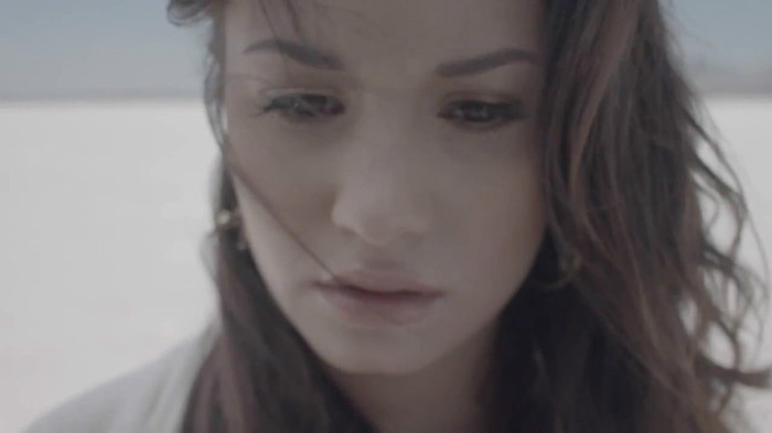 Demi Lovato - Skyscraper (Official lyric video) 194