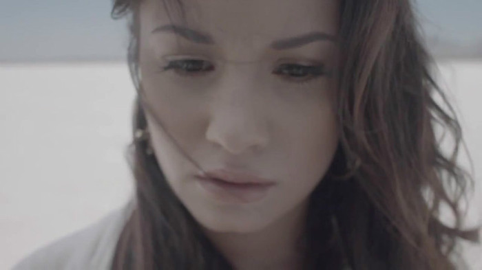 Demi Lovato - Skyscraper (Official lyric video) 196