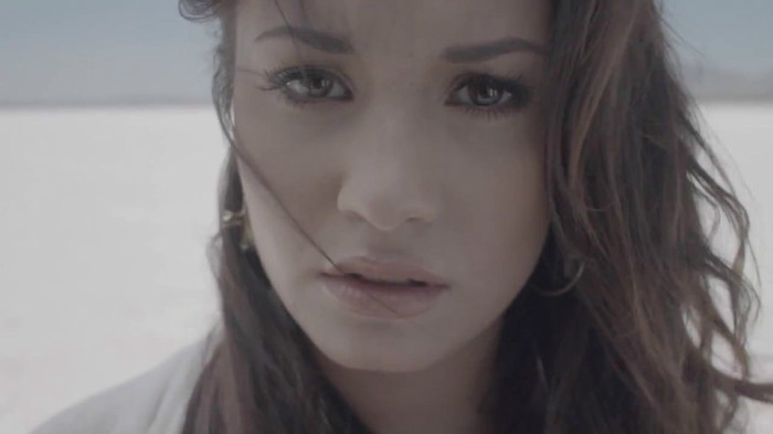 Demi Lovato - Skyscraper (Official lyric video) 206
