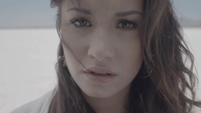 Demi Lovato - Skyscraper (Official lyric video) 207