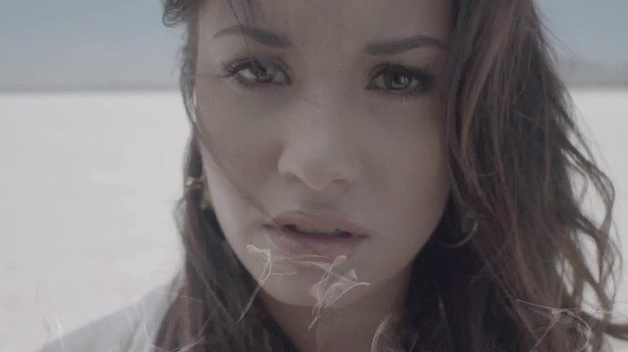 Demi Lovato - Skyscraper (Official lyric video) 209