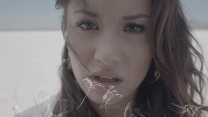 Demi Lovato - Skyscraper (Official lyric video) 211