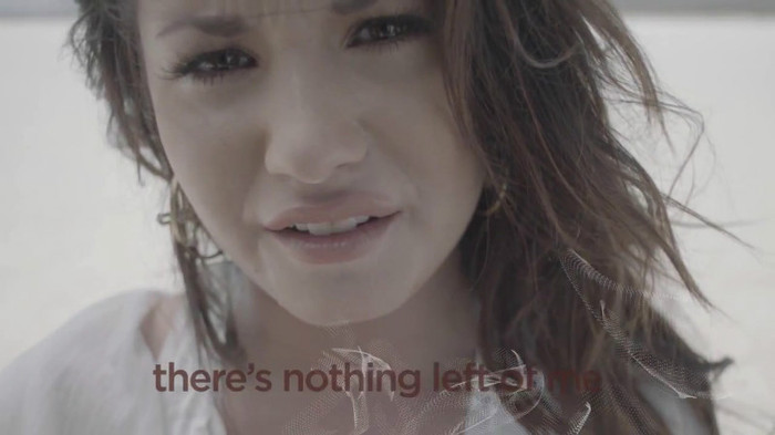 Demi Lovato - Skyscraper (Official lyric video) 455 Demi Lovato - Skyscraper (Official lyric video) 455