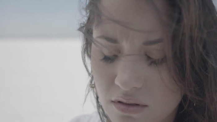 Demi Lovato - Skyscraper (Official lyric video) 632 Demi Lovato - Skyscraper (Official lyric video) 632