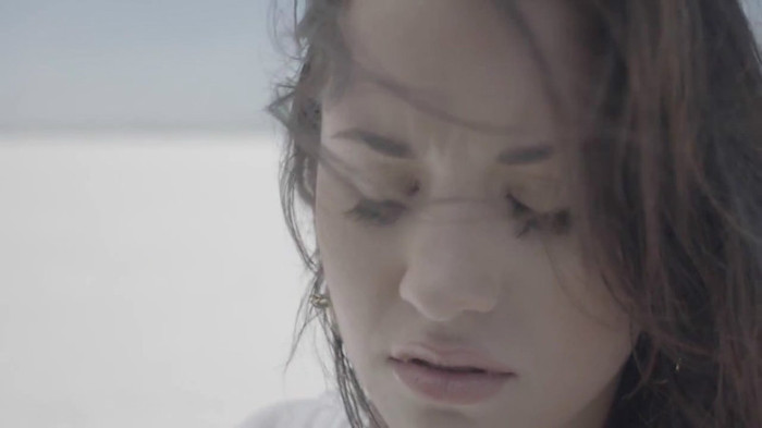 Demi Lovato - Skyscraper (Official lyric video) 633 Demi Lovato - Skyscraper (Official lyric video) 633