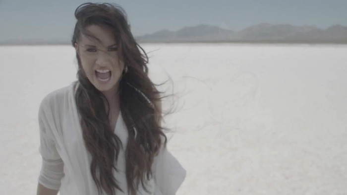 Demi Lovato - Skyscraper (Official lyric video) 723 Demi Lovato - Skyscraper (Official lyric video) 723