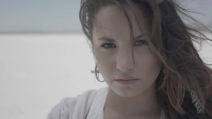 Demi Lovato - Skyscraper (Official lyric video) 806 Demi Lovato - Skyscraper (Official lyric video) 806