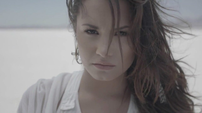 Demi Lovato - Skyscraper (Official lyric video) 814 Demi Lovato - Skyscraper (Official lyric video) 814