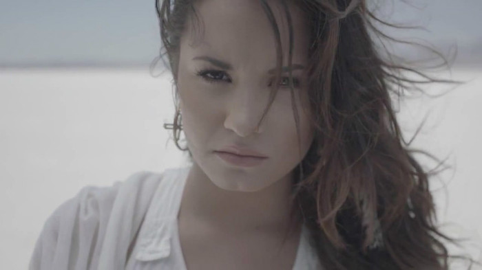 Demi Lovato - Skyscraper (Official lyric video) 817 Demi Lovato - Skyscraper (Official lyric video) 817