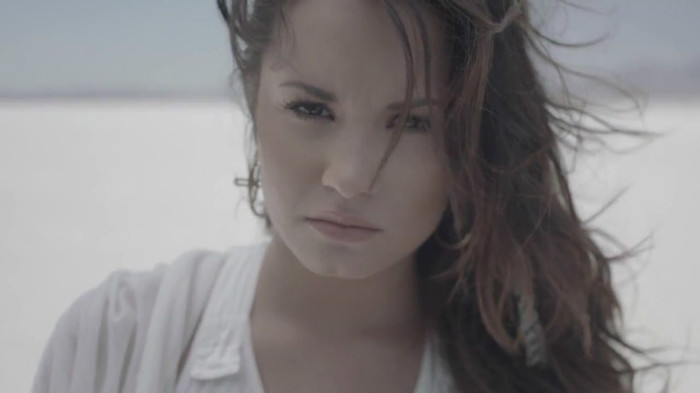 Demi Lovato - Skyscraper (Official lyric video) 820 Demi Lovato - Skyscraper (Official lyric video) 820