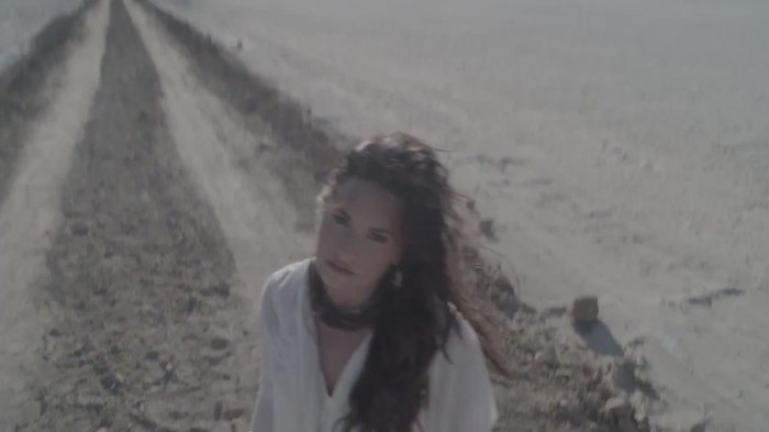 Demi Lovato - Skyscraper (Official lyric video) 1562