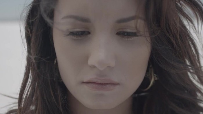 Demi Lovato - Skyscraper (Official lyric video) 1355