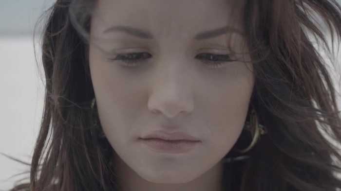 Demi Lovato - Skyscraper (Official lyric video) 1356