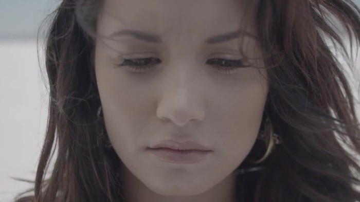 Demi Lovato - Skyscraper (Official lyric video) 1359