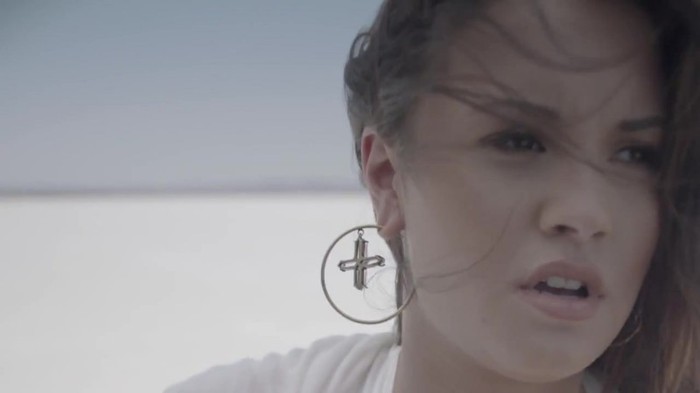 Demi Lovato - Skyscraper (Official lyric video) 1395