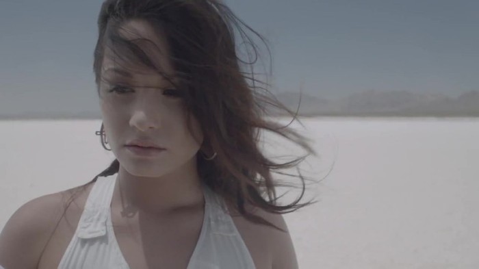 Demi Lovato - Skyscraper (Official lyric video) 1970