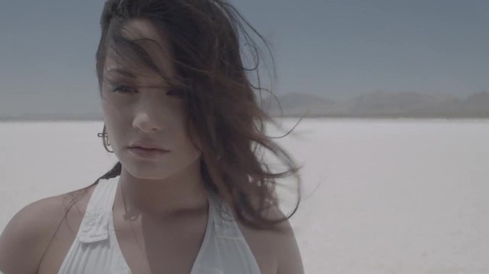 Demi Lovato - Skyscraper (Official lyric video) 1971 - Demilush - Skyscraper Official lyric video Part oo4