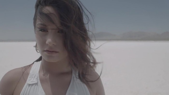 Demi Lovato - Skyscraper (Official lyric video) 1972