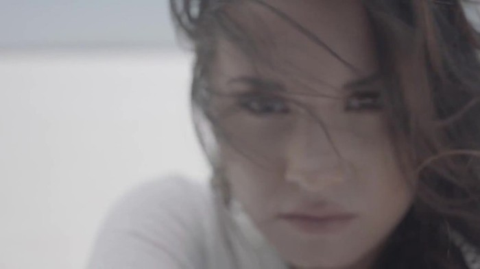 Demi Lovato - Skyscraper (Official lyric video) 1995 - Demilush - Skyscraper Official lyric video Part oo4