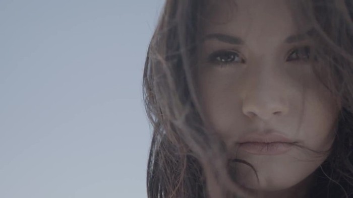 Demi Lovato - Skyscraper (Official lyric video) 2173