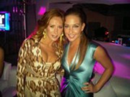 200716_209882612357559_209438145735339_838072_3850878_a - Vanessa Pose