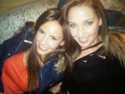 207588_209882809024206_209438145735339_838081_4011581_a - Vanessa Pose