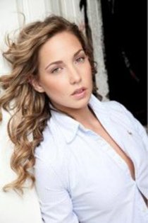 215268_100578860028613_100578636695302_2476_2008954_a - Vanessa Pose