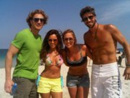 229552_223381181007702_209438145735339_943642_1822812_a - Vanessa Pose