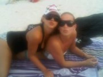 248270_223381021007718_209438145735339_943633_4740136_a - Vanessa Pose