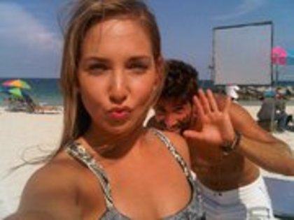 248921_223380944341059_209438145735339_943629_2427674_a - Vanessa Pose