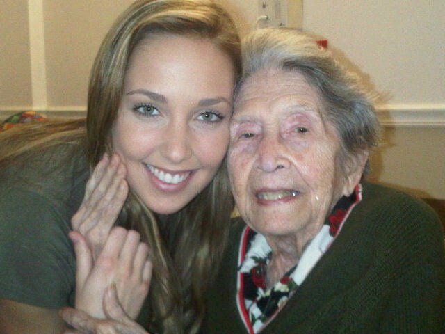 249257_223384631007357_209438145735339_943658_2877461_n - Vanessa Pose