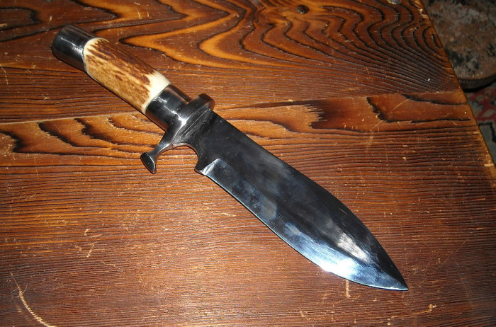Alaskan_in varianta romaneasca ...Lungime totala de cca. 30 de cm, din care lama este de 17-18 cm - CUTITE DE VANATOARE CU MANER DE CORN