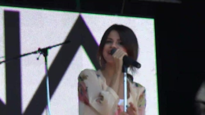Live like there's no tomorrow - Selena Gomez Soundcheck in Argentina HD 023 - Live like there-s no tomorrow - Selena Gomez Soundcheck in Argentina