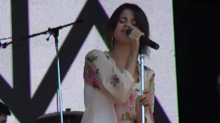 Live like there's no tomorrow - Selena Gomez Soundcheck in Argentina HD 037