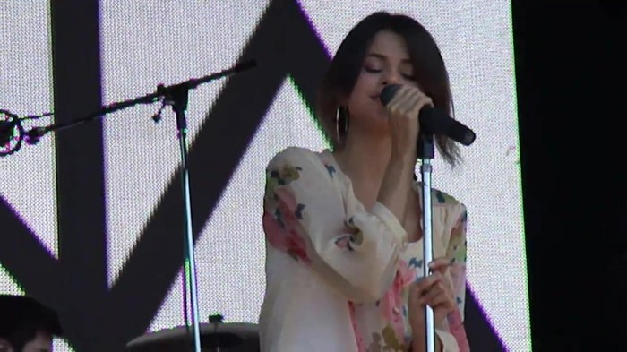 Live like there's no tomorrow - Selena Gomez Soundcheck in Argentina HD 050