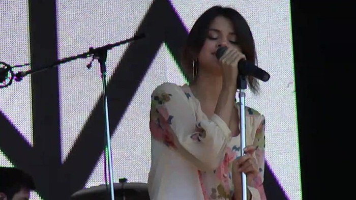 Live like there's no tomorrow - Selena Gomez Soundcheck in Argentina HD 051