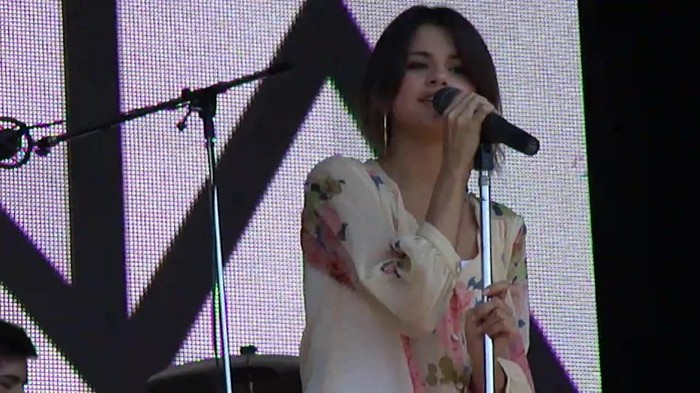 Live like there's no tomorrow - Selena Gomez Soundcheck in Argentina HD 061 - Live like there-s no tomorrow - Selena Gomez Soundcheck in Argentina