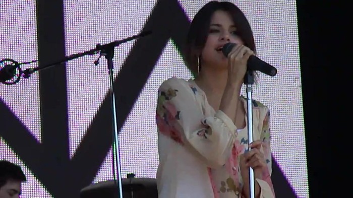 Live like there's no tomorrow - Selena Gomez Soundcheck in Argentina HD 063 - Live like there-s no tomorrow - Selena Gomez Soundcheck in Argentina