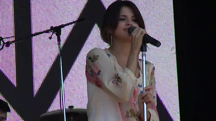 Live like there's no tomorrow - Selena Gomez Soundcheck in Argentina HD 067 - Live like there-s no tomorrow - Selena Gomez Soundcheck in Argentina