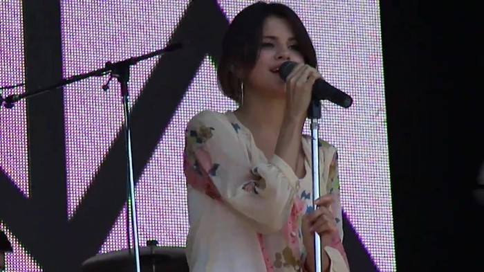 Live like there's no tomorrow - Selena Gomez Soundcheck in Argentina HD 068 - Live like there-s no tomorrow - Selena Gomez Soundcheck in Argentina